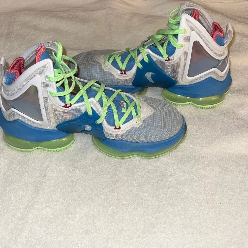 Nike LeBron James Sneakers 19 “Tropical”